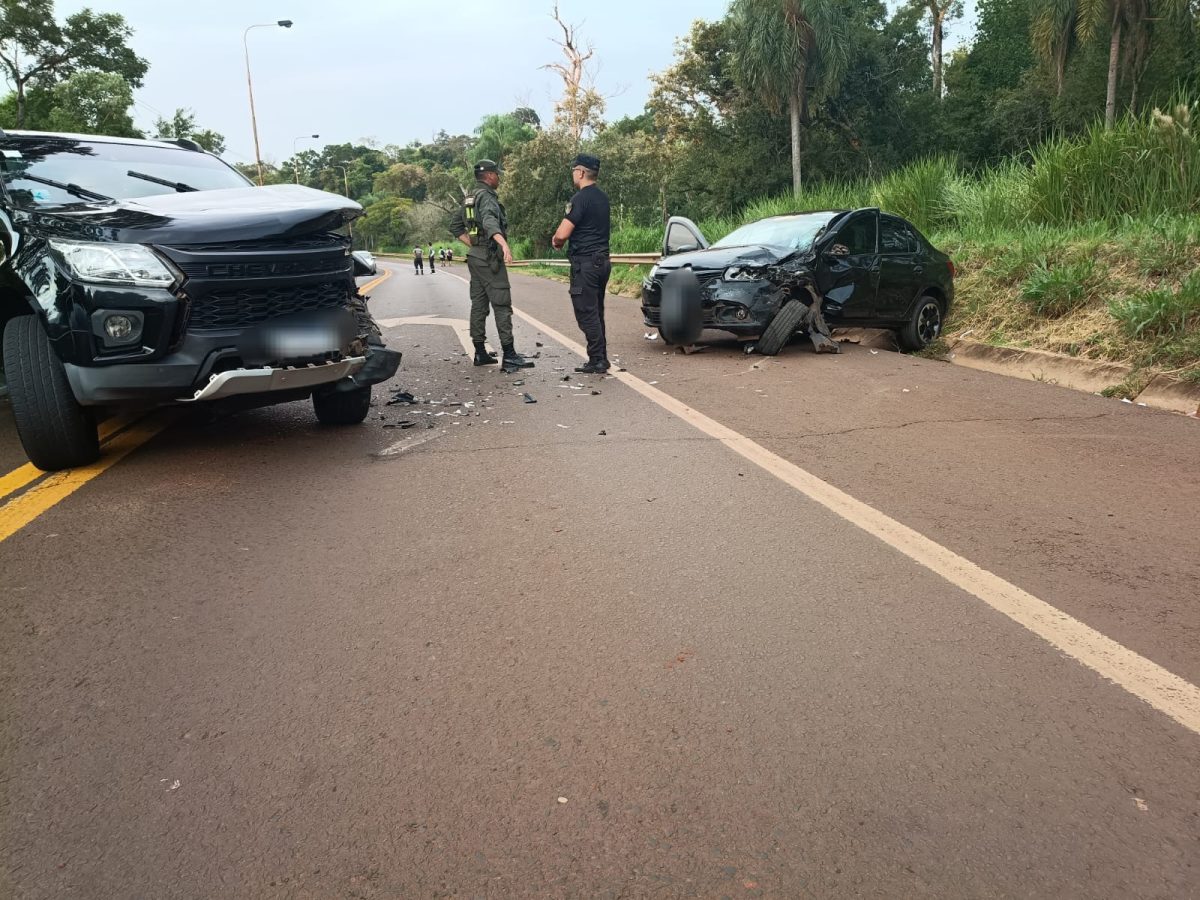 Tres personas hospitalizadas tras siniestro vial en cercanias al Puente Tancredo Neves 2 - 3