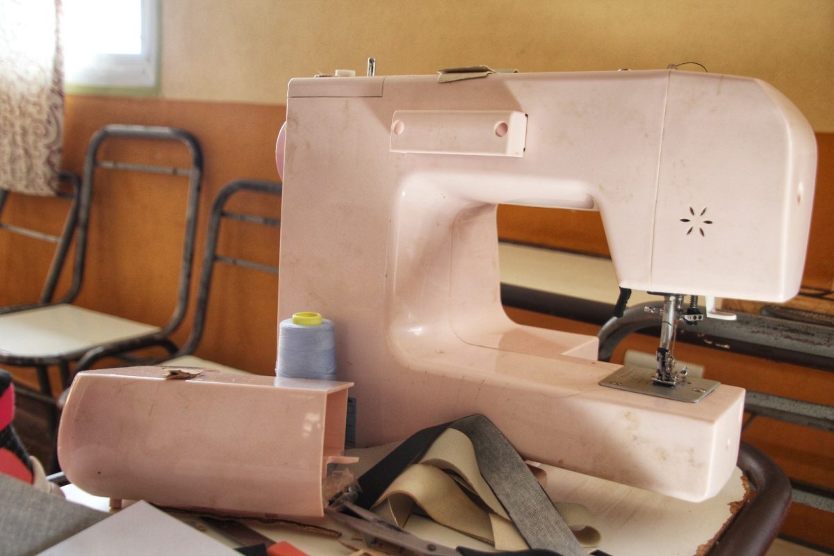 Alumnos de Itaembé Guazú aprenden a reparar calzados y pelotas en la escuela 1 2 - WhatsApp Image 2026 03 31 at 17.57.51 1 - 1