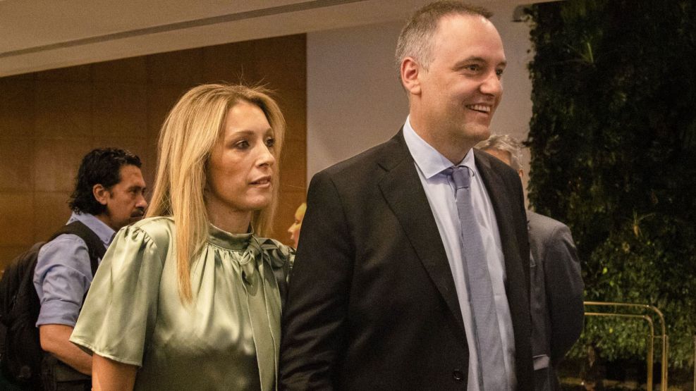 adorni-y-su-esposa-betina-angeletti-2202161