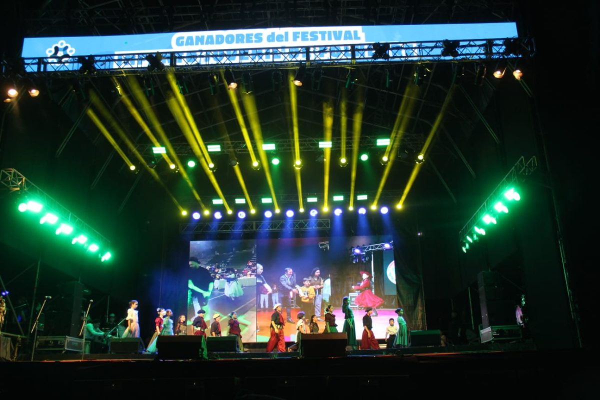 Multitud, folklore y emoción en la primera noche de la Fiesta de San José en Posadas 1 2 - fiesta san jose posadas 2 - 1