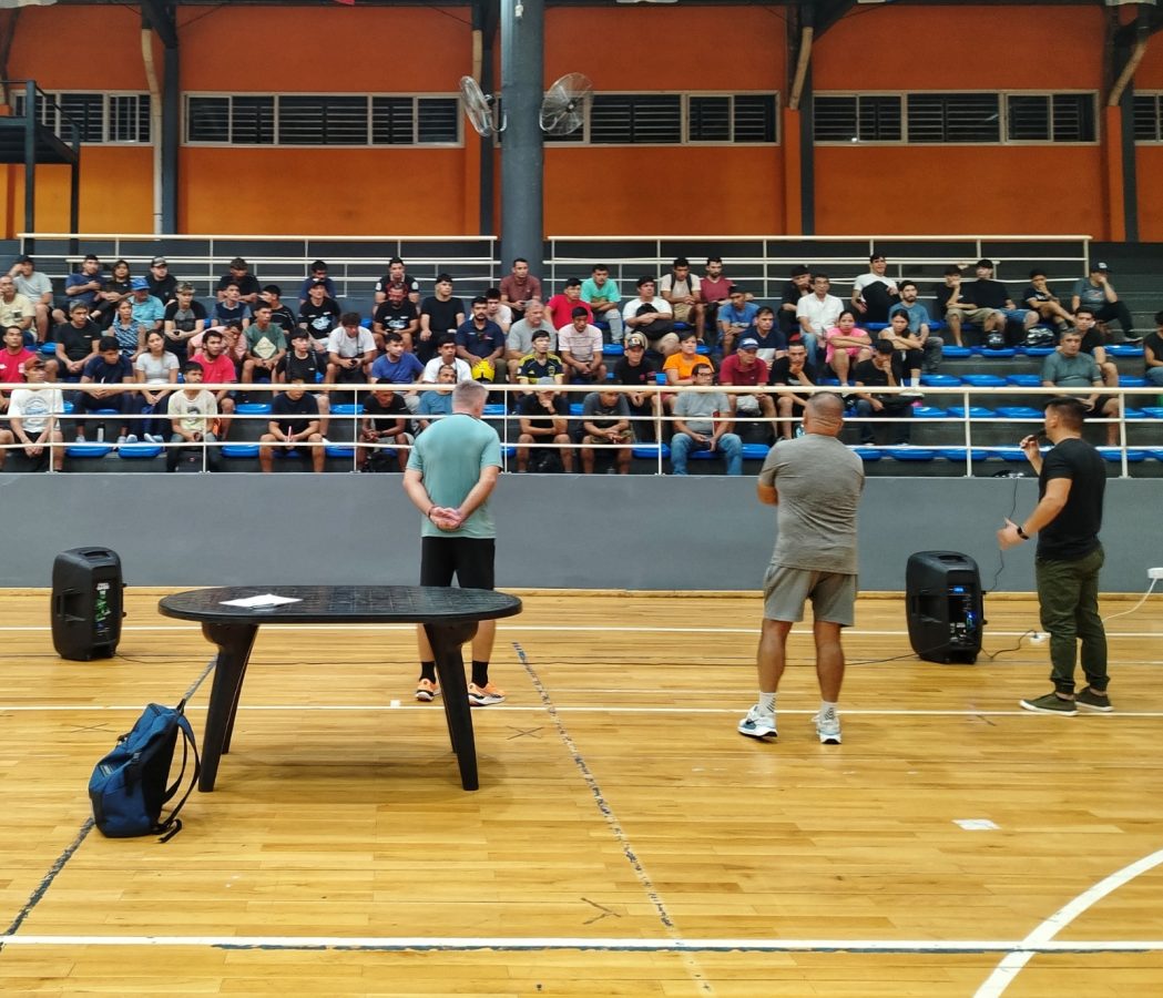 Más de 150 inscriptos iniciaron el curso de entrenadores de fútbol base en Posadas 1 2 - futbol base 2 - 1