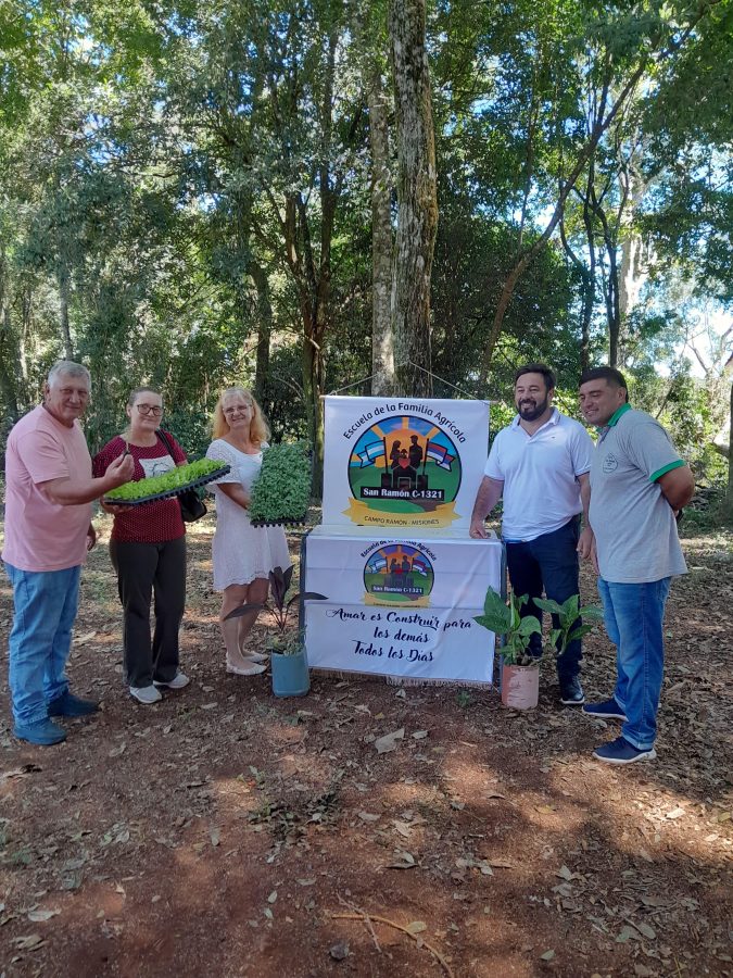 El Imac entregó plantines y capacitó a alumnos y productores en Campo Ramón 2 4 - imac plantines 3 - 3