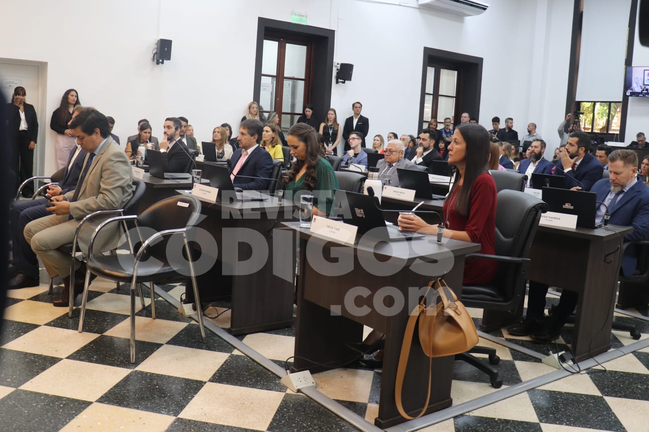 Stelatto sobre Nación: “A los municipios nunca se nos pidió tanto y se nos brindó tan poco” 4 8 - inicio de sesion concejo 5 - 7