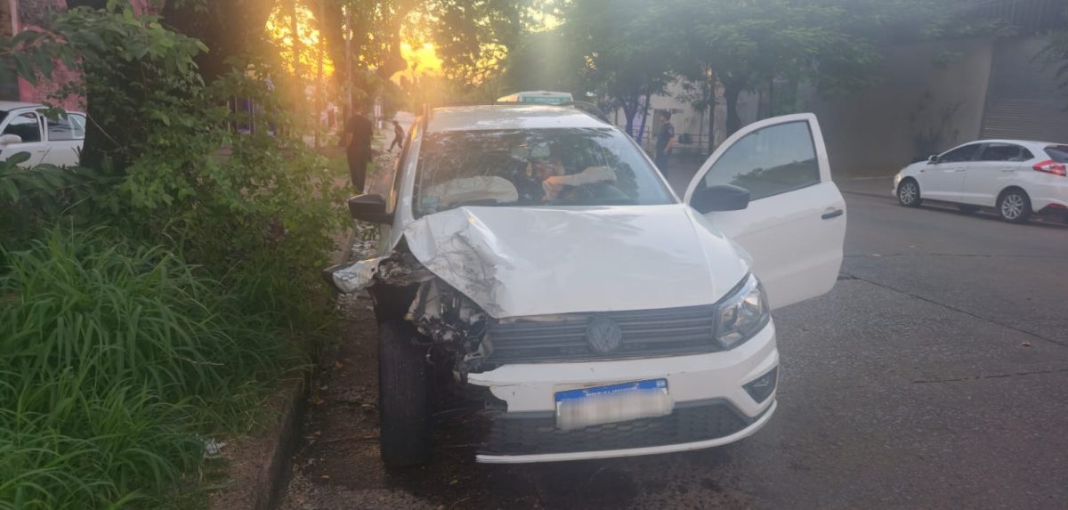 Mujer resultó herida en Posadas: chocaron su auto mientras estaba estacionado 1 2 - posadas choque 3 - 1