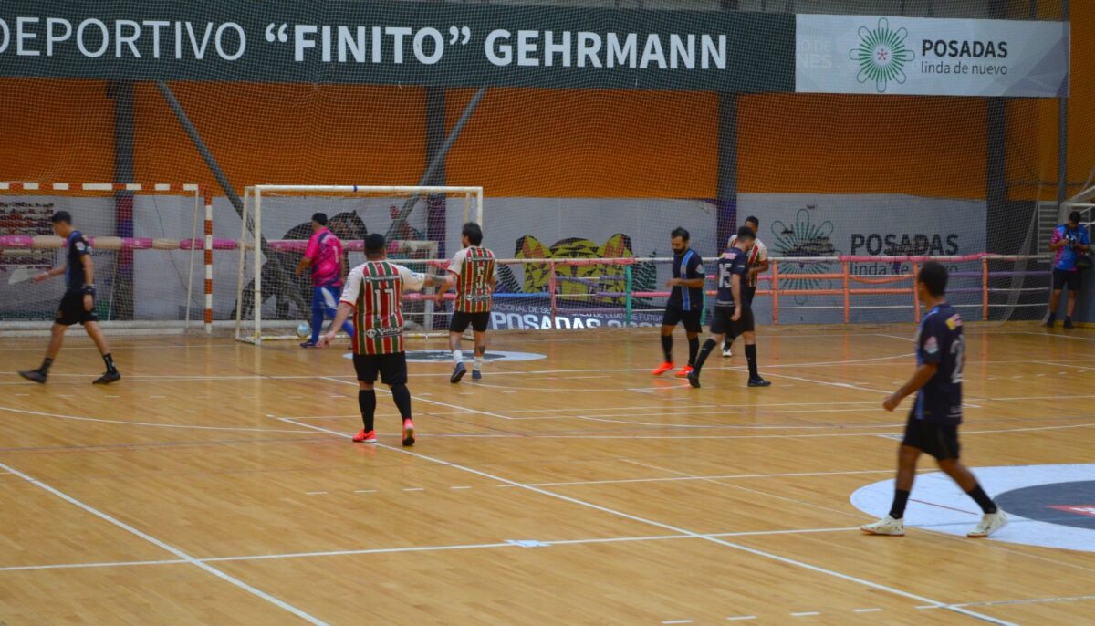Comenzó la 5.ª edición del Torneo Municipal +35 de futsal en el Finito Gehrmann 1 2 - Comenzo la 5.a edicion del Torneo Municipal 35 de futsal en el Finito Gehrmann 2 - 1