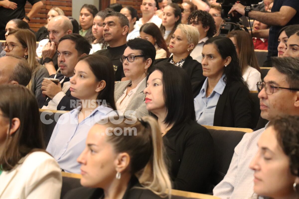 Especialistas analizaron consumos problematicos con base cientifica en congreso provincial en Misiones 7 - 9