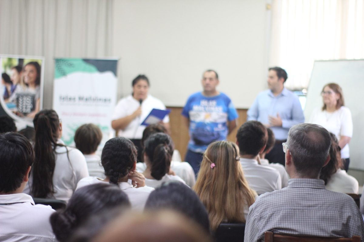 Estudiantes posadenos rindieron homenaje a los Veteranos y Caidos en Malvinas con una jornada de reflexion escolar 6 - 13