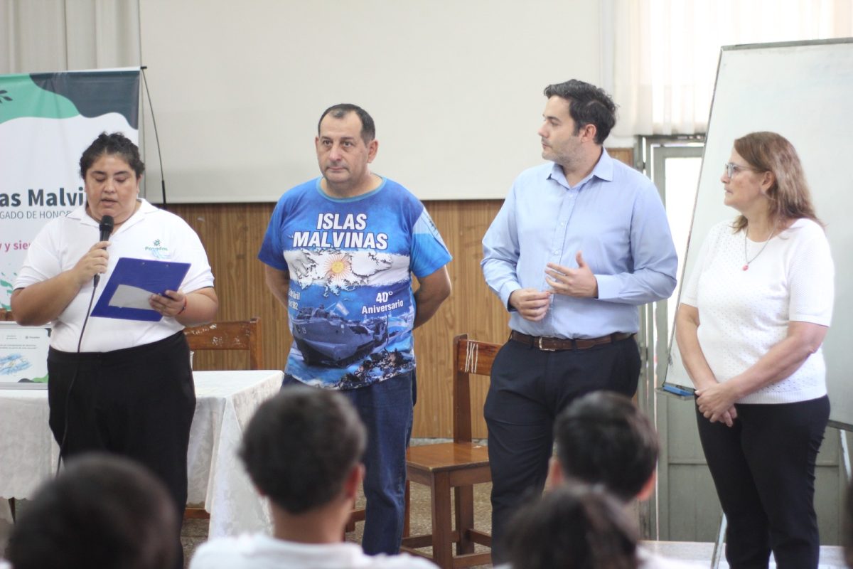 Estudiantes posadenos rindieron homenaje a los Veteranos y Caidos en Malvinas con una jornada de reflexion escolar 7 - 11