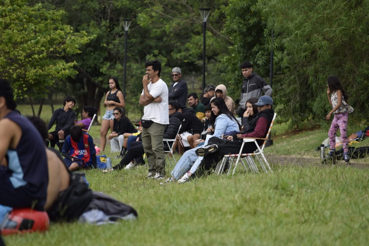 Mas de 800 chicos participan del Torneo Apertura de futbol infantil en Posadas 2 - 3