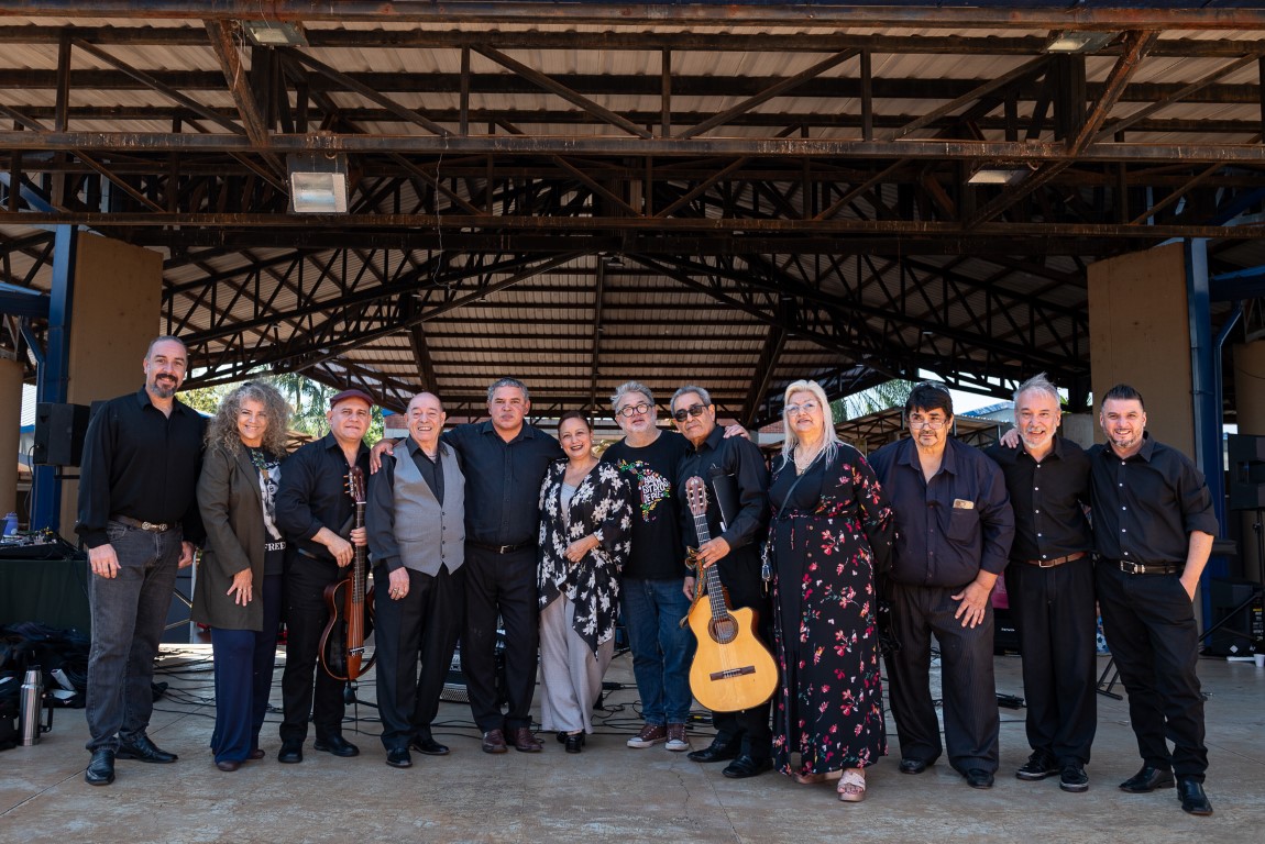 Orquesta Folklorica (2) (Mediano)