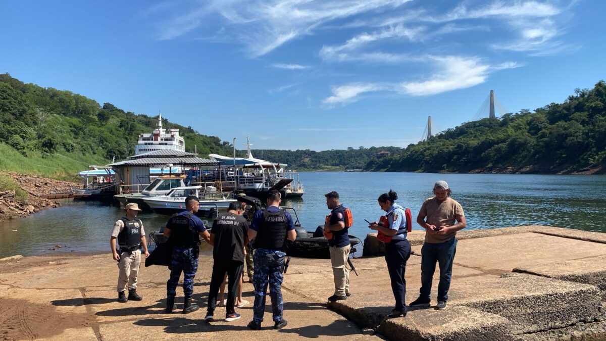 PARAGUAYO EXPULSADO 2 - 3