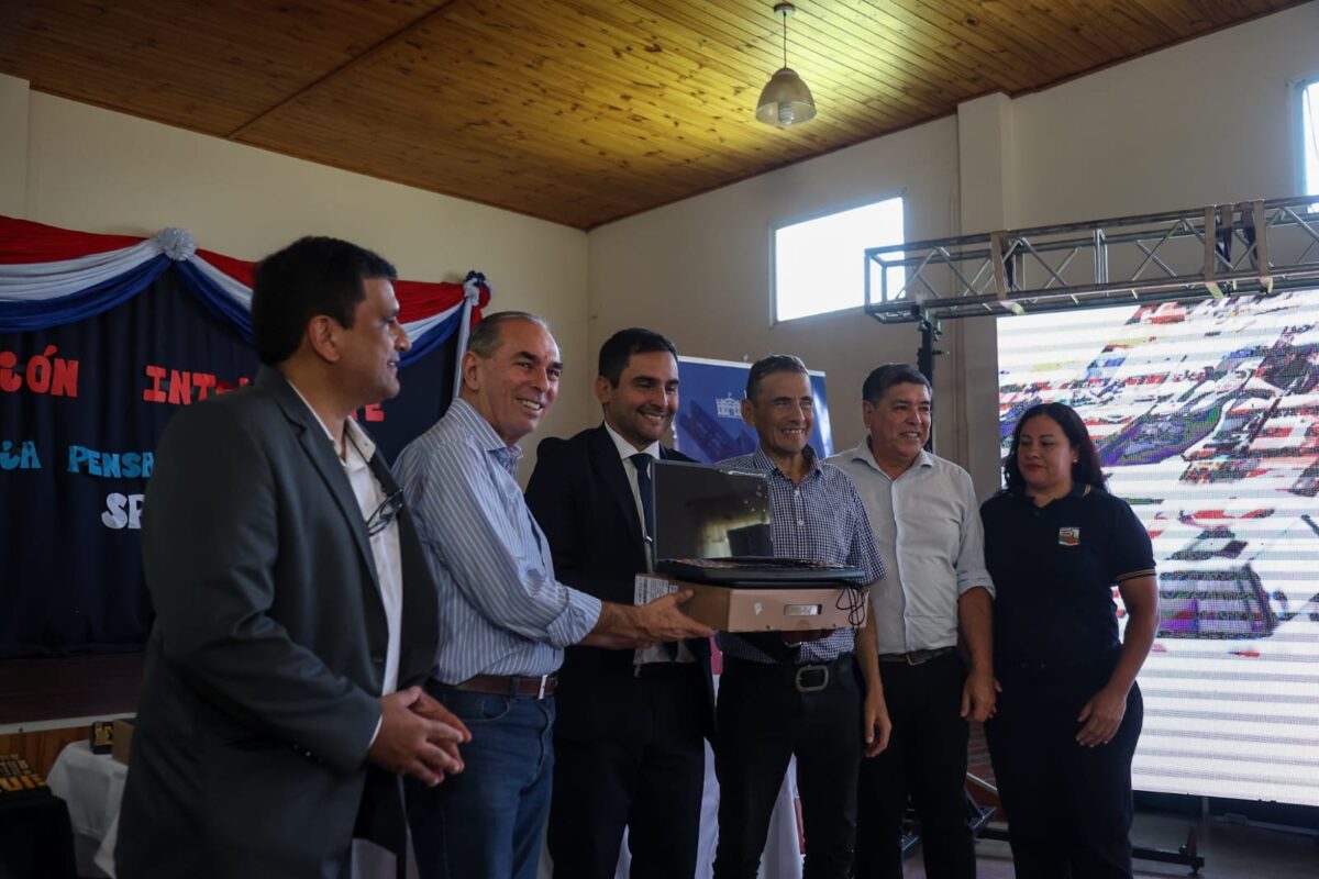 Passalacqua entregó tecnología inclusiva para estudiantes con discapacidad visual en Misiones 8 16 - Passalacqua entrego tecnologia inclusiva para estudiantes con discapacidad visual en Misiones 3 - 15