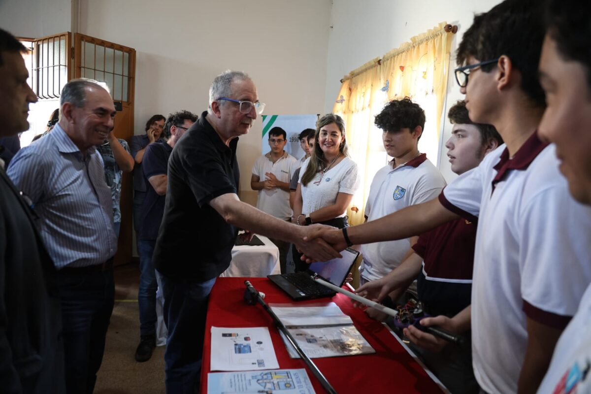 Passalacqua entregó tecnología inclusiva para estudiantes con discapacidad visual en Misiones 1 2 - Passalacqua entrego tecnologia inclusiva para estudiantes con discapacidad visual en Misiones 4 - 1