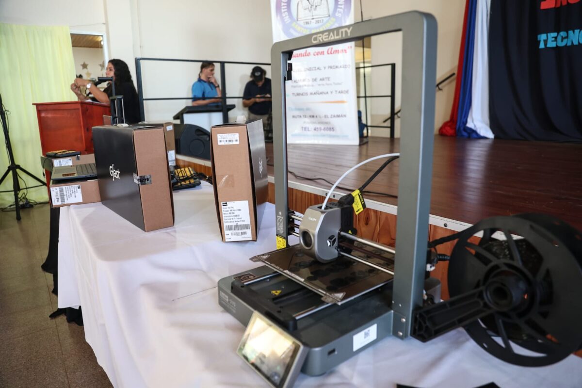 Passalacqua entregó tecnología inclusiva para estudiantes con discapacidad visual en Misiones 7 14 - Passalacqua entrego tecnologia inclusiva para estudiantes con discapacidad visual en Misiones 5 - 13