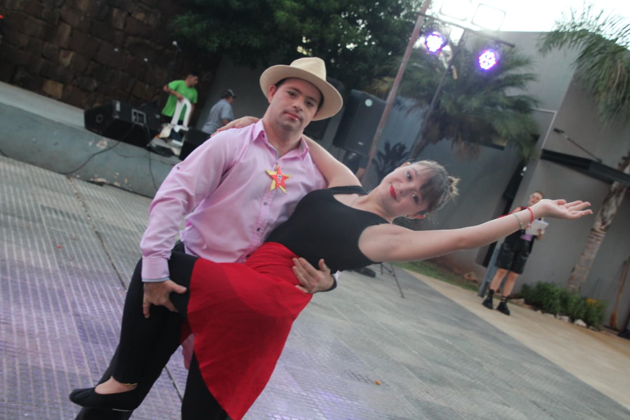 Posadas impulso el talento local con un show que reunio a artistas de toda la provincia 6 - 13