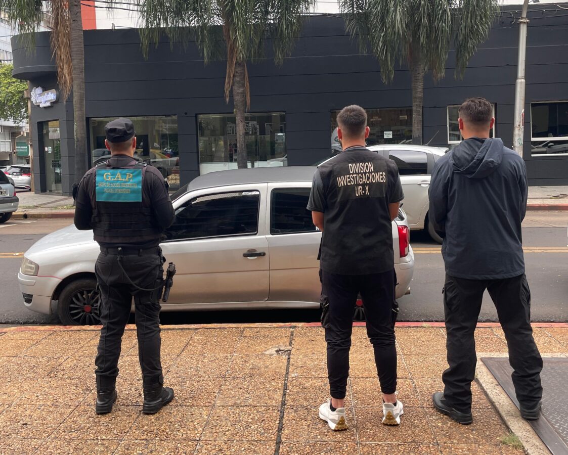 Recuperaron un auto con pedido de secuestro a traves de la videovigilancia del 911 en Posadas 2 - 3