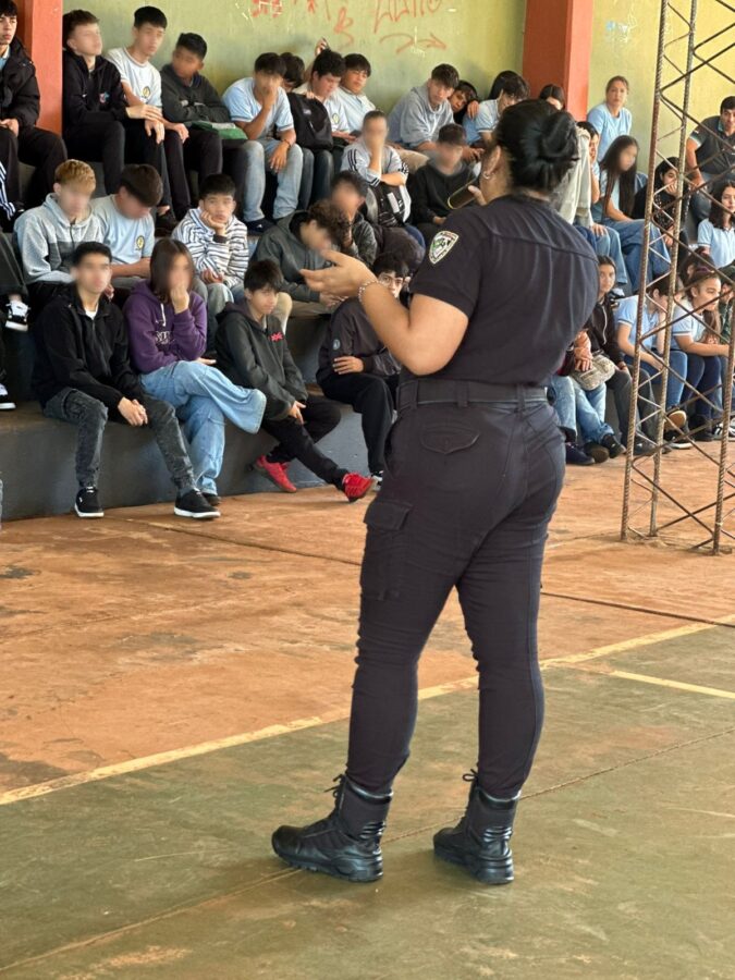 Refuerzan la seguridad en escuelas de Misiones con operativos y monitoreo digital 3 - 15