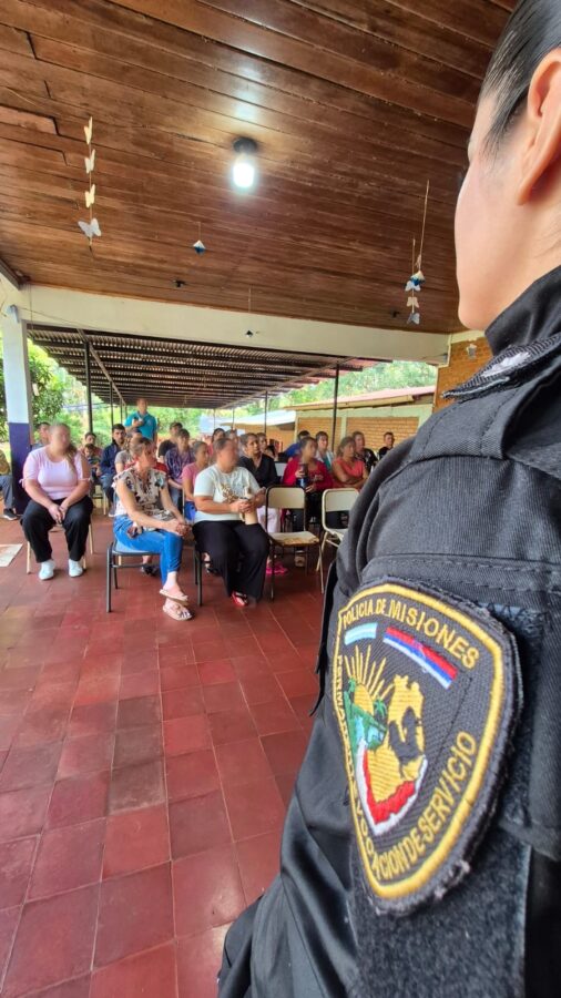 Refuerzan la seguridad en escuelas de Misiones con operativos y monitoreo digital 8 - 7