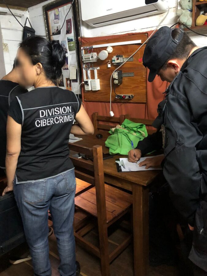 Refuerzan prevencion y acompanamiento policial en escuelas tras amenazas de tiroteos 2 - 11