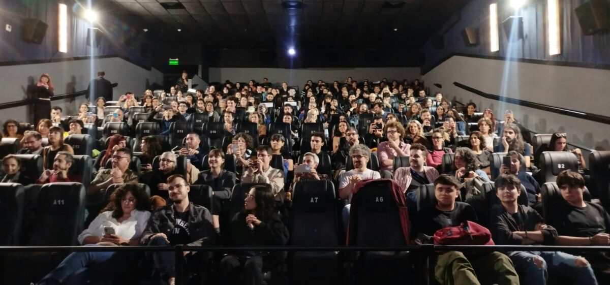 Sala llena Gente de la ruta