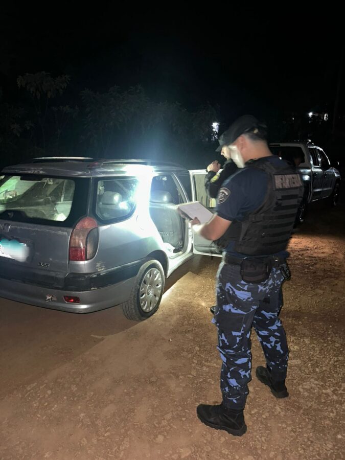 Secuestraron un auto abandonado acondicionado para el contrabando en Irigoyen 1 2 - Secuestraron un auto abandonado acondicionado para el contrabando en Irigoyen 1 - 1