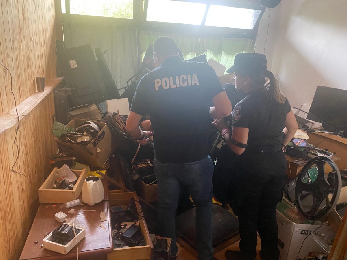 Secuestraron una moto, herramientas y detuvieron a dos ladrones tras allanamientos en Ruiz de Montoya 3 6 - Secuestraron una moto herramientas y detuvieron a dos ladrones tras allanamientos en Ruiz de Montoya 2 - 5