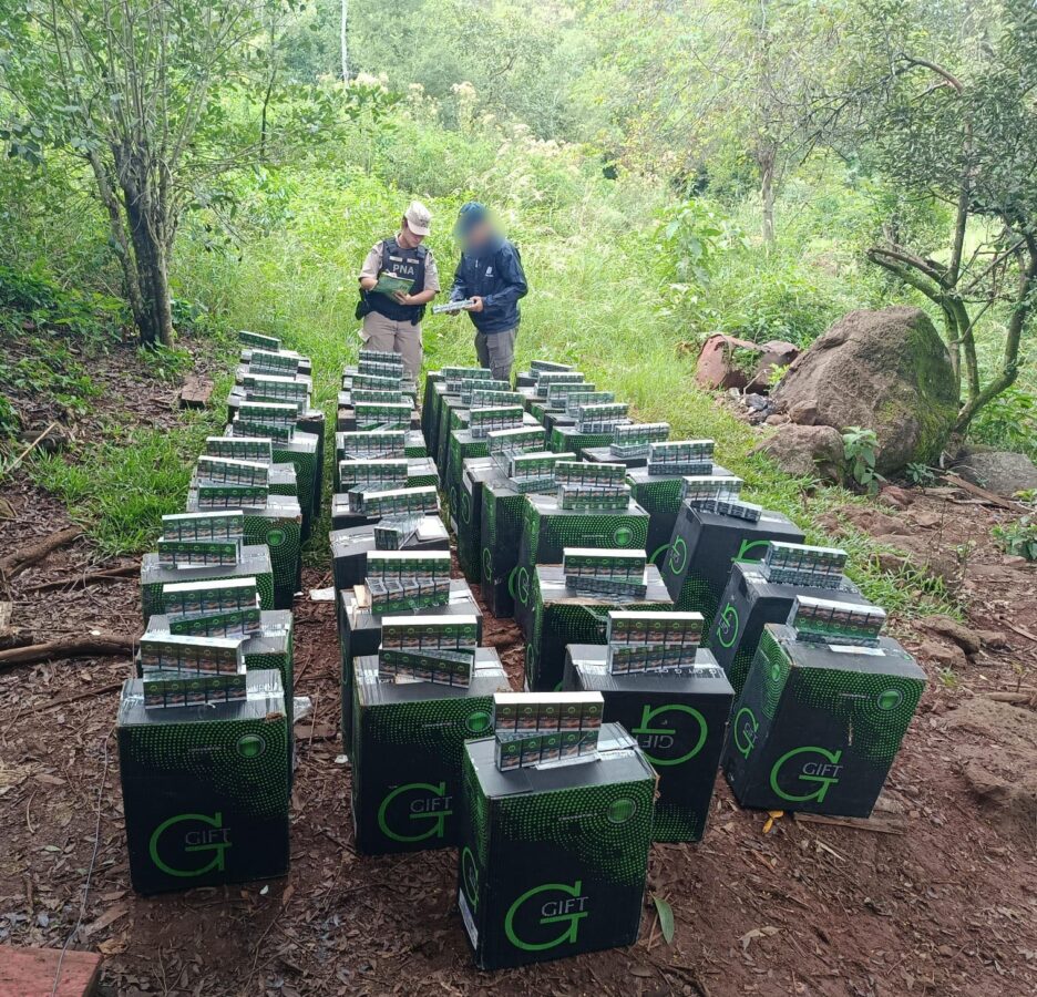 Secuestraron cigarrillos ilegales en El Soberbio por valuados en más de $44 millones 1 2 - cigarrillos 2 - 1