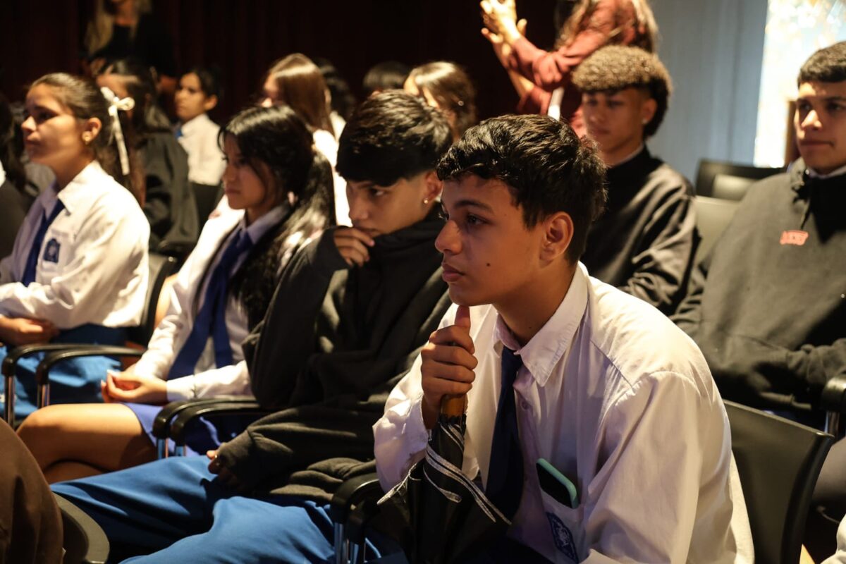 Misiones lanzó la Constitución en lectura fácil con acceso mediante código QR 11 22 - constitucion 1 - 21