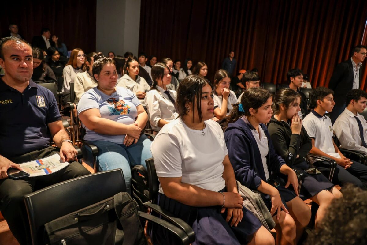 Misiones lanzó la Constitución en lectura fácil con acceso mediante código QR 7 14 - constitucion 8 - 13