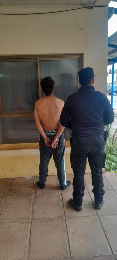 A través de cámaras del 911 recuperaron bienes robados y detuvieron a los ladrones en Posadas 3 6 - A traves de camaras del 911 recuperaron bienes robados y detuvieron a los ladrones en Posadas 3 - 5