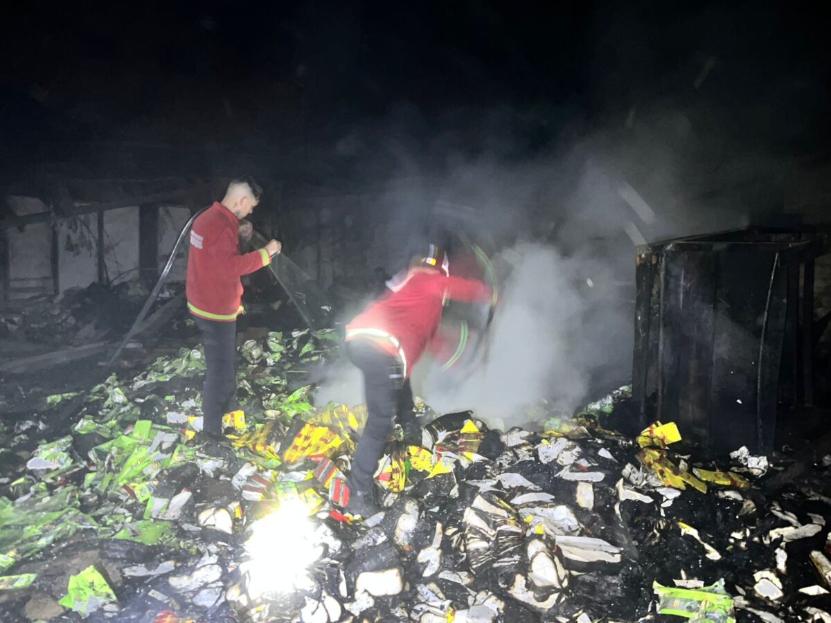 Bomberos sofocaron un incendio de residuos en un predio abandonado de Garupa 1 - 1