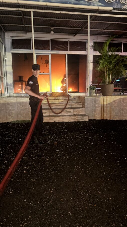 Detuvieron a un delincuente y su complice tras amenazas incendios y disparos en El Soberbio 4 - 3
