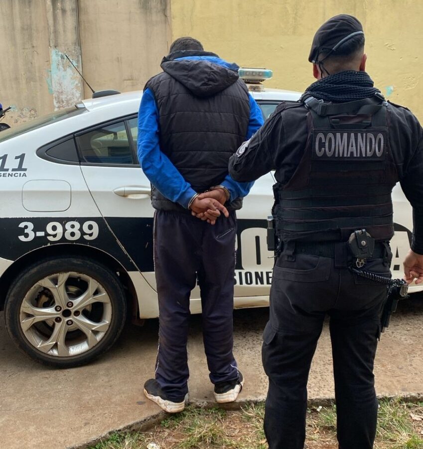 Pareja posadeña demorada tras protagonizar un hecho de violencia familiar y agredir a la policía 1 2 - Pareja posadena demorada tras protagonizar un hecho de violencia familiar y agredir a la policia 2 - 1