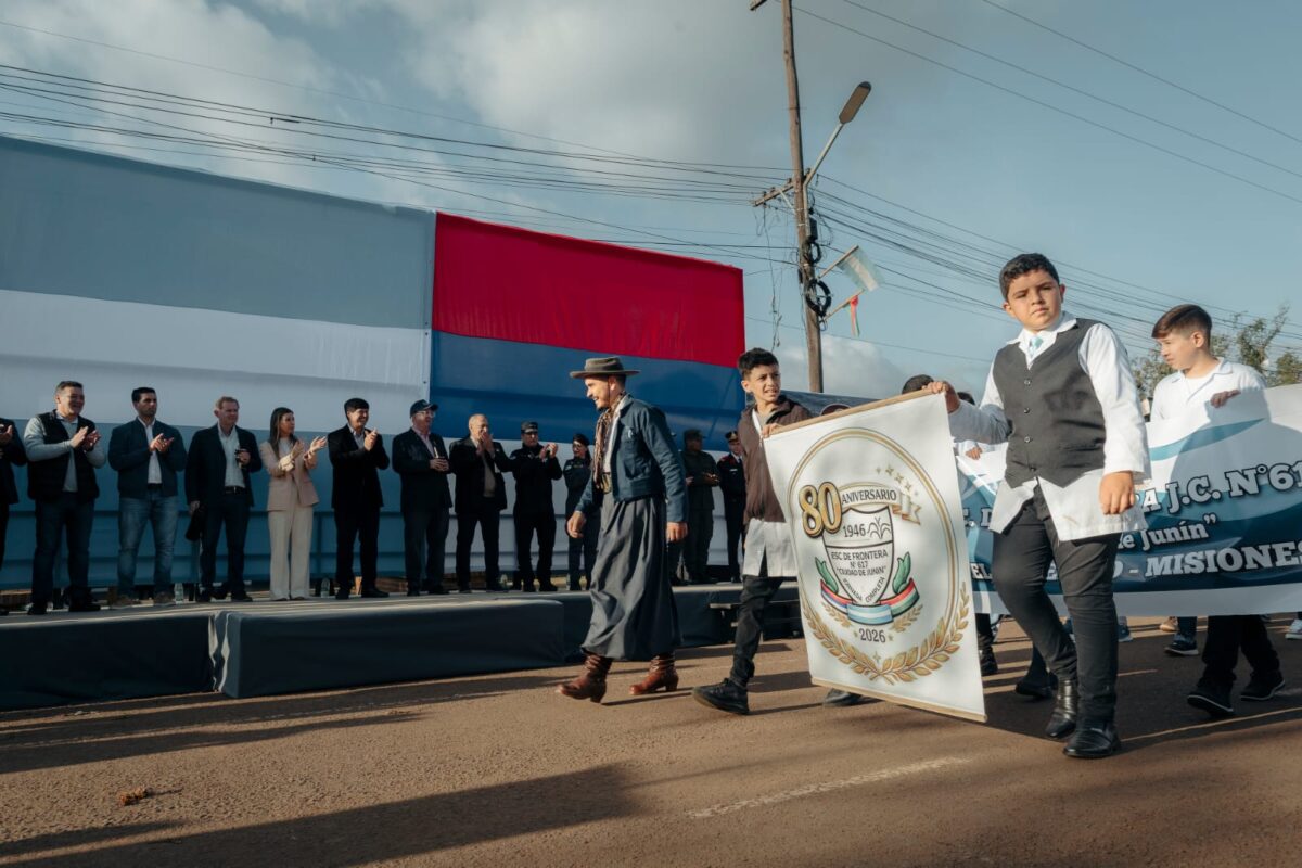 Passalacqua encabezo el acto por los 80 anos de El Soberbio con nueva entrega de titulos de propiedad 2 - 9