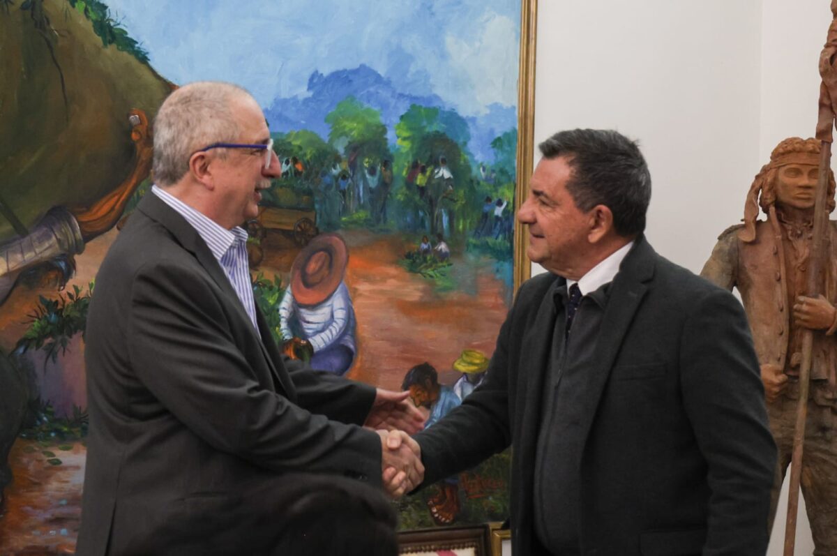 Passalacqua respaldó la primera Cumbre de Paz y Reconciliación de la Triple Frontera en Misiones 2 4 - Passalacqua respaldo la primera Cumbre de Paz y Reconciliacion de la Triple Frontera en Misiones 4 - 3
