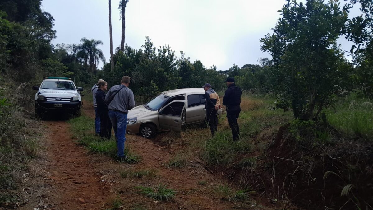 Recuperaron un auto robado en Alem luego de intensos rastrillajes policiales 1 2 - Recuperaron un auto robado en Alem luego de intensos rastrillajes policiales 1 - 1