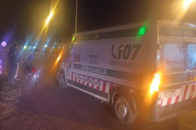 Buscan al conductor que atropelló a un motociclista y escapó en Posadas