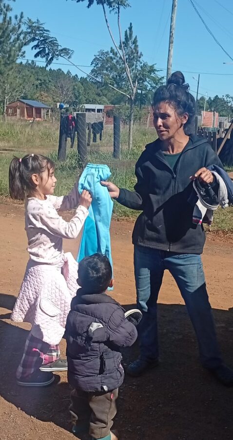 La Clínica del Juguete ahora también busca abrigos para enfrentar el frío en los barrios más vulnerables 7 14 - clinica del juguete 6 - 13