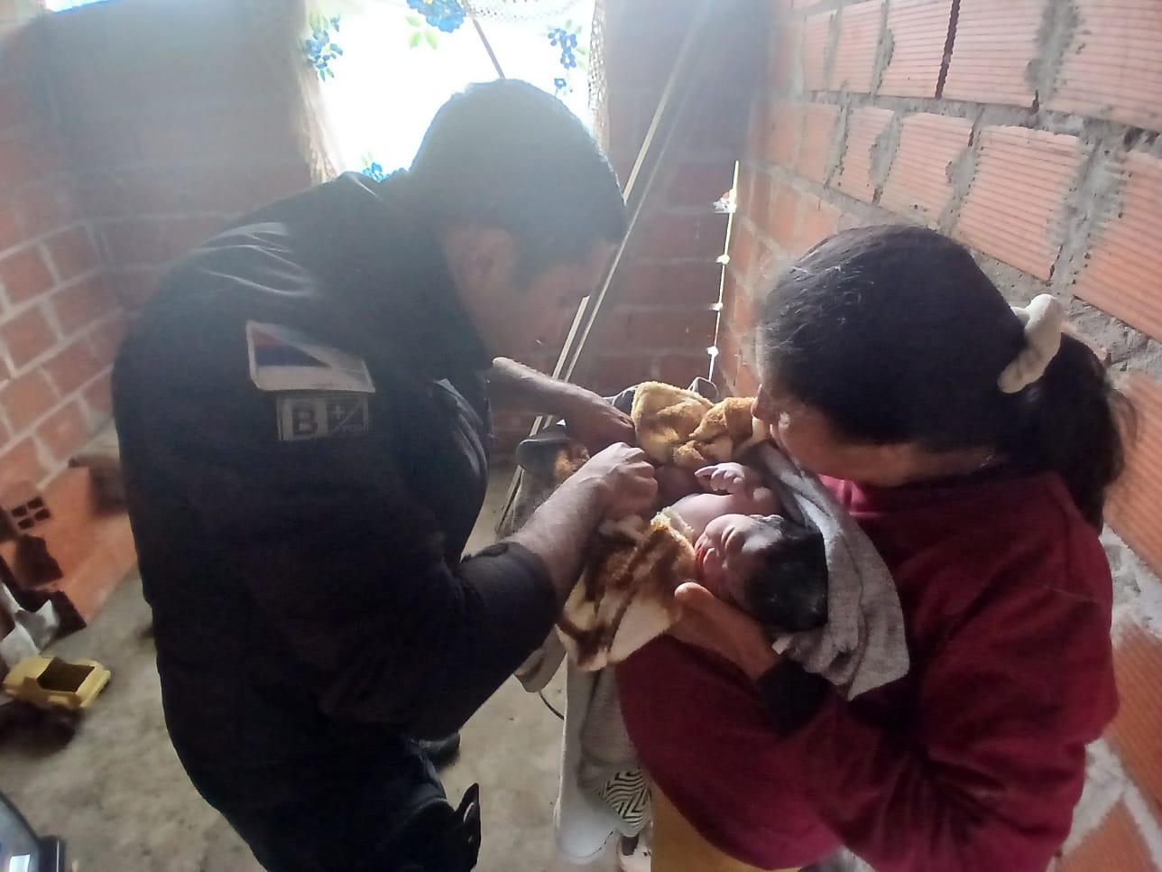 Policías asistieron un parto en Garupá 2 4 - parto 3 - 3