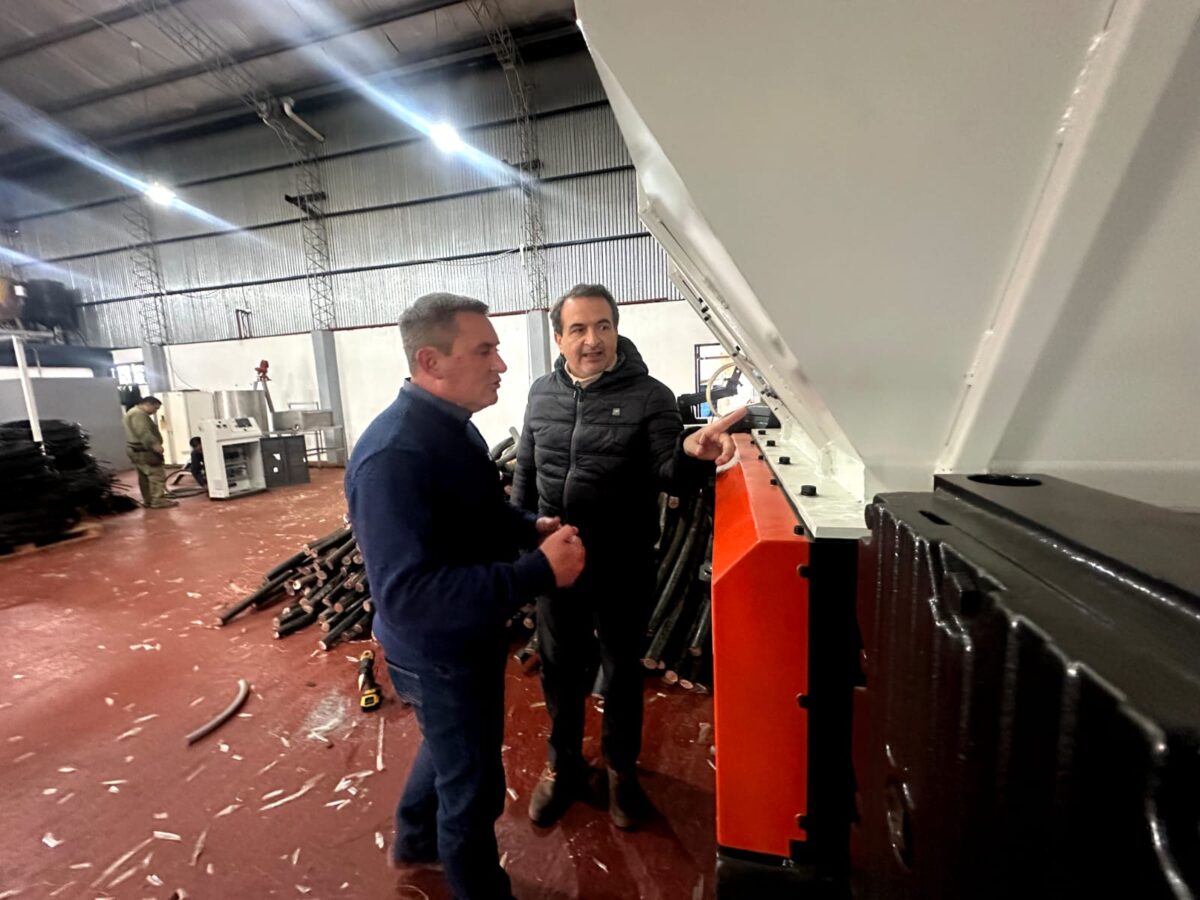 Sartori visitó empresa de reciclaje y la destacó como modelo ambiental que crece y genera empleo en Misiones 3 6 - sartori visita planta reciclaje - 5