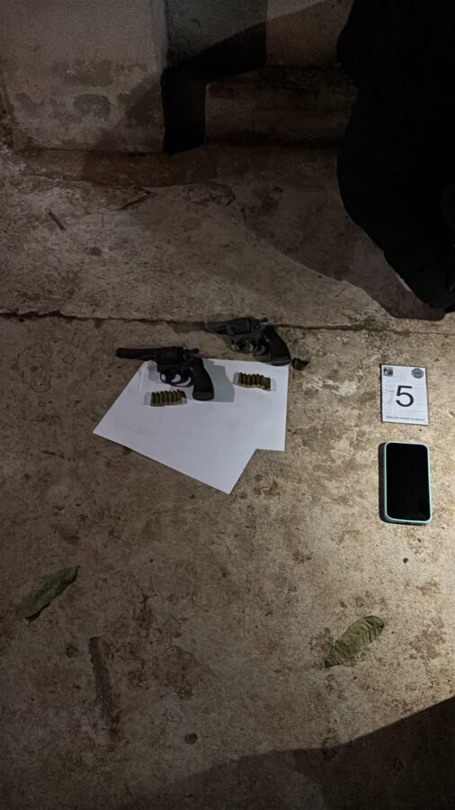 Capturaron a un dealer de 18 anos con cocaina armas y una camioneta en Garupa 1 - 3
