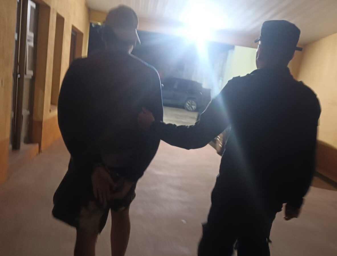 Destrozó una habitación de un motel tras ser "plantado" y fue detenido en Posadas 2 4 - Destrozo una habitacion de un motel tras ser plantado y fue detenido en Posadas 2 - 3