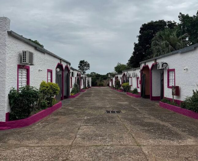 Destrozó una habitación de un motel tras ser "plantado" y fue detenido en Posadas 3 6 - Destrozo una habitacion de un motel tras ser plantado y fue detenido en Posadas 2 - 5