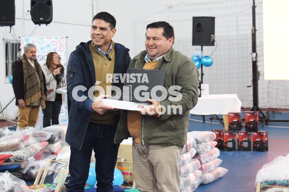 Entrega de equipamiento a Espacios de Primera Infancia: “No solo se necesita un Estado presente, sino también eficiente”, dijo Meza