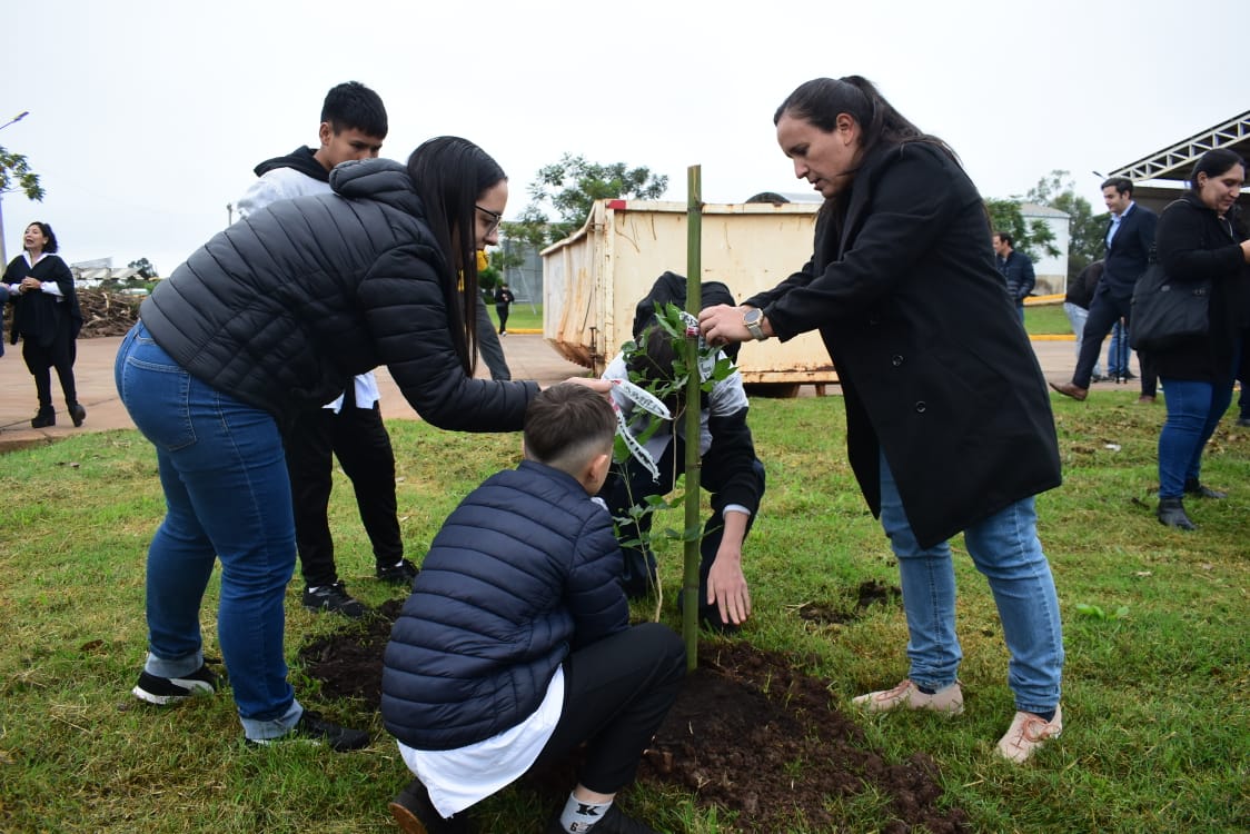 Estudiantes posadenos realizaron la Promesa al Ambiente en el Centro Verde Municipal 8 - 27