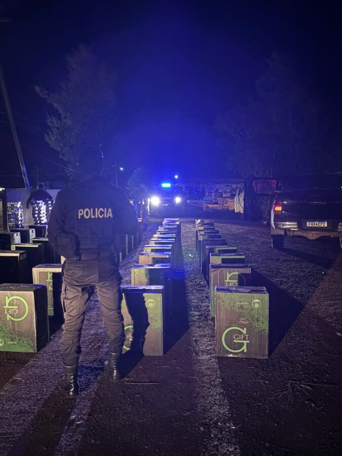 Incautaron cigarrillos de contrabando valuados en casi $100 millones y dos camionetas robadas en Pozo Azul 3 6 - Incautaron cigarrillos de contrabando valuados en casi 100 millones en Pozo Azul y dos camionetas robadas 2 - 5