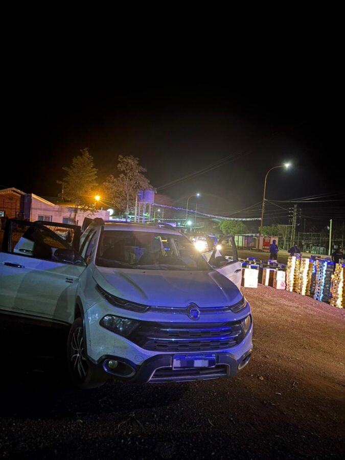 Incautaron cigarrillos de contrabando valuados en casi $100 millones y dos camionetas robadas en Pozo Azul 1 2 - Incautaron cigarrillos de contrabando valuados en casi 100 millones en Pozo Azul y dos camionetas robadas 4 - 1