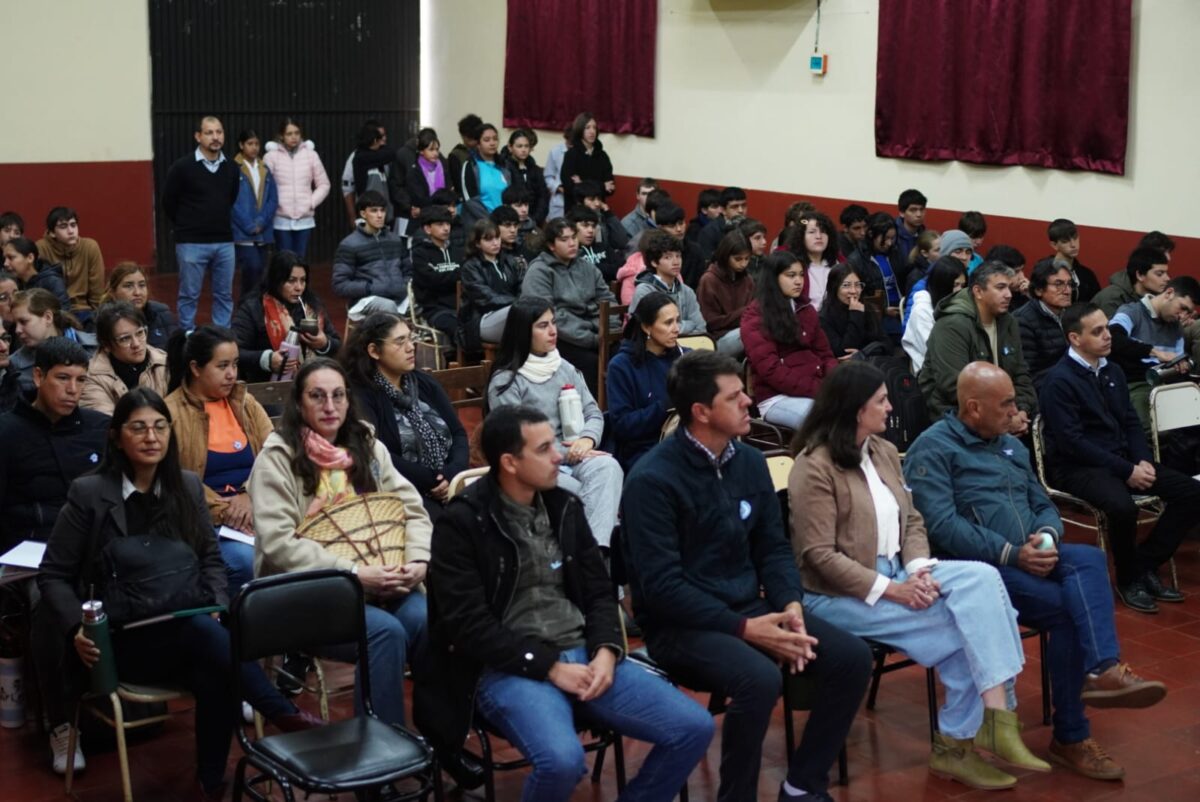 Misiones capacitará en 20 municipios a 500 docentes en educación ambiental y turismo sostenible 1 2 - Misiones capacitara en 20 municipios a 500 docentes en educacion ambiental y turismo sostenible 5 - 1