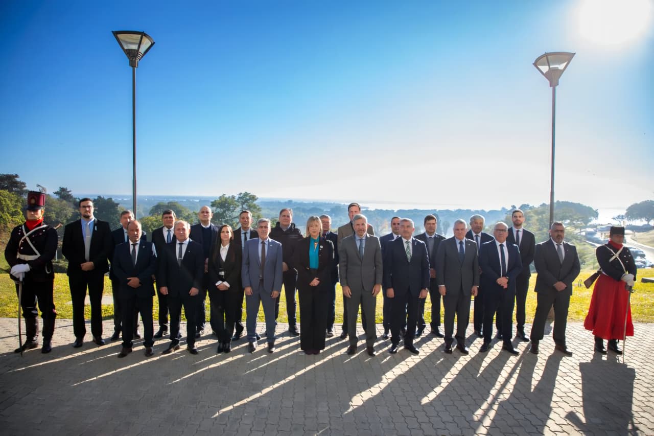 Misiones participo de la II Reunion Nacional del Consejo de Seguridad Interior 4 - 1