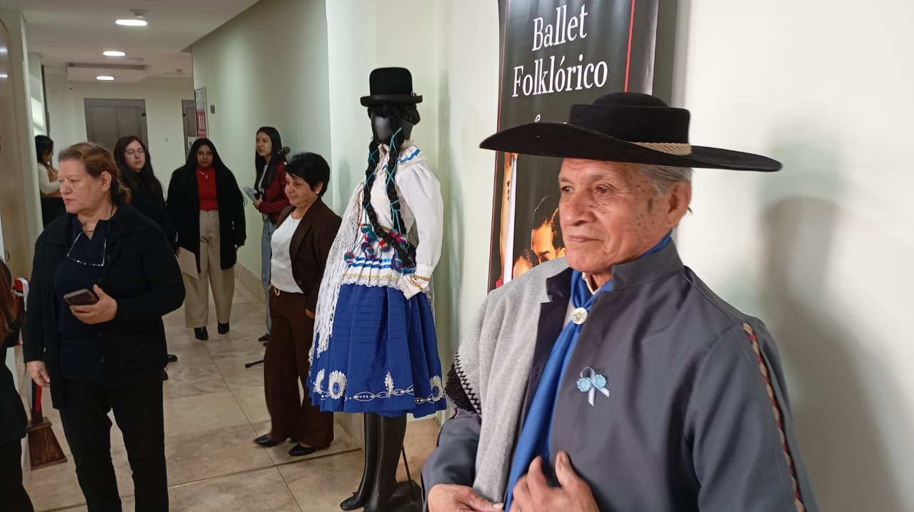 Inauguraron en Legislatura la muestra “Encontrarnos en nuestras raíces” por el Día Nacional del Folklorista 4 8 - Muestra 10 - 7